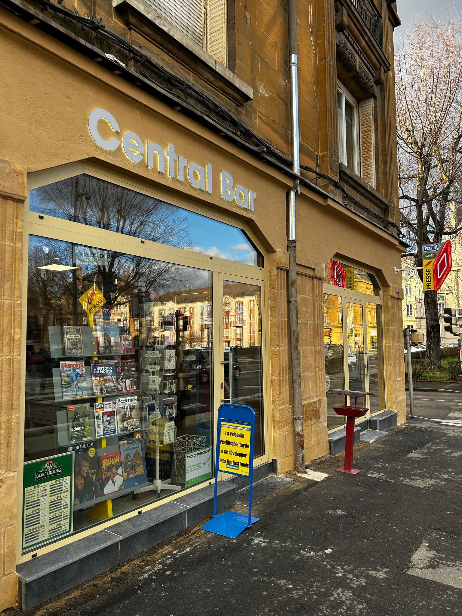 Installation enseigne lumineuse pour le central bar à Charleville-Mézières et Sedan